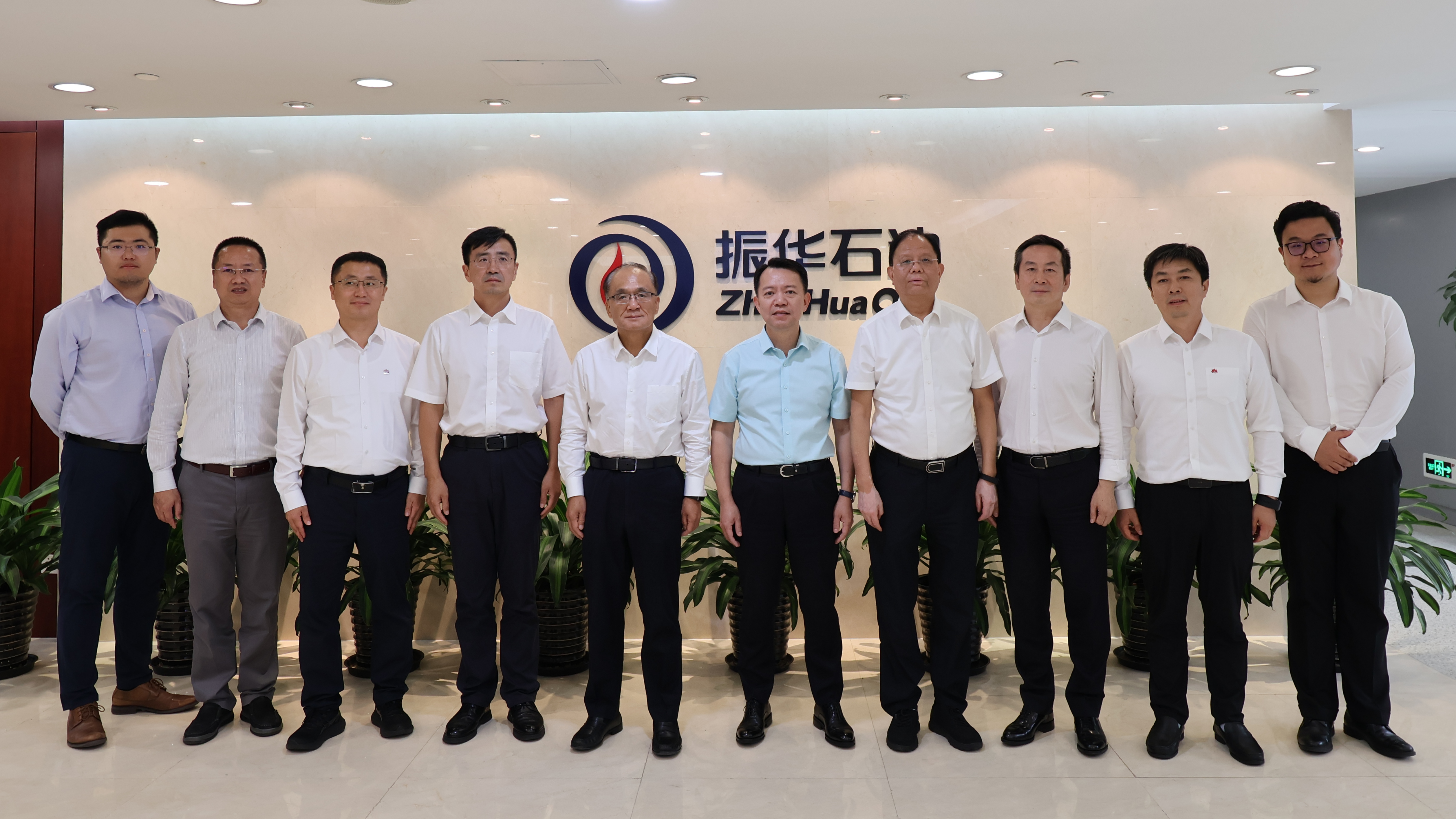 公司主要領(lǐng)導(dǎo)會(huì)見延長(zhǎng)石油董事長(zhǎng)張愷颙一行